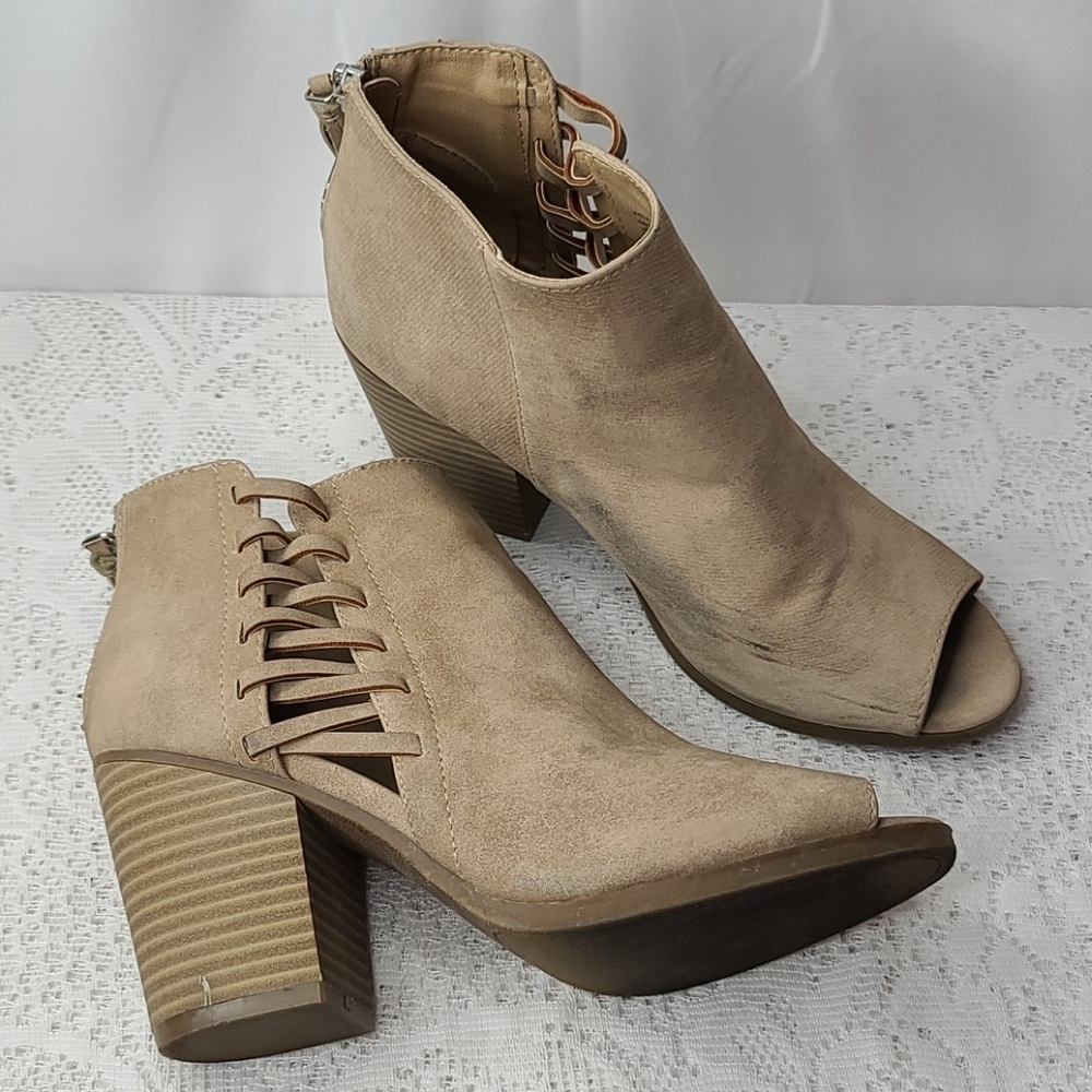Kenneth Cole Reaction suede leather peep toe tan ankle boots booties sz 9